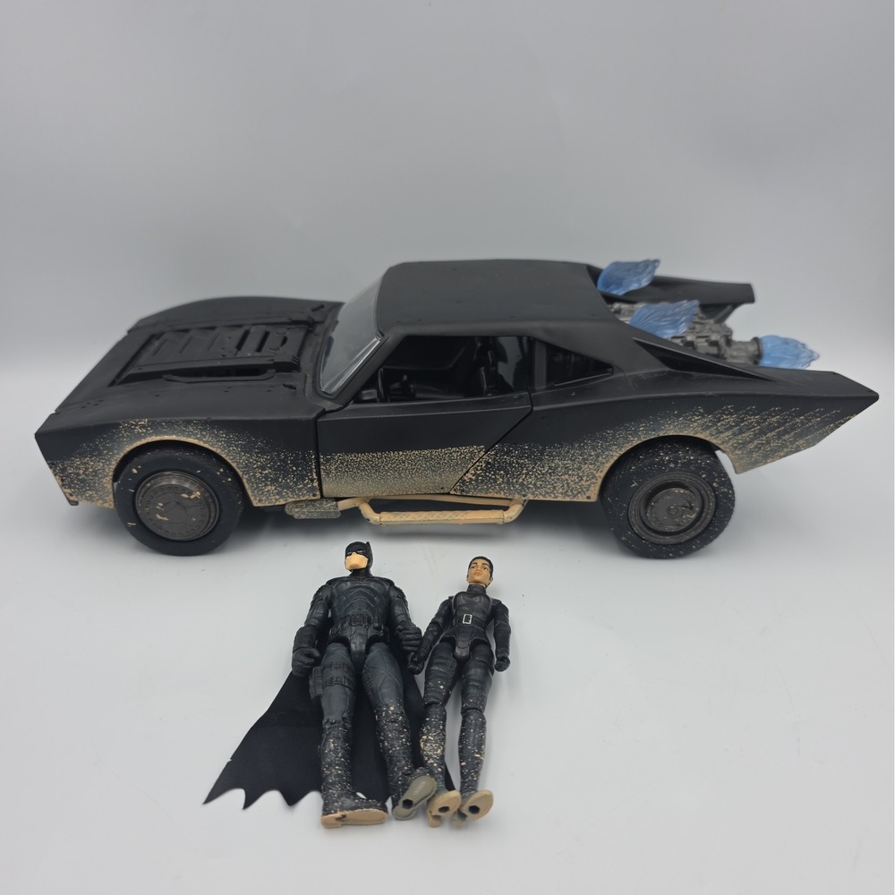The Batman Batmobile w/Mud Graphics & Lights / Sounds - 2 Figures